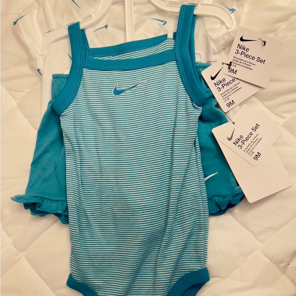 Nike 3 piece Set Baby Girl Aqua & Teal Onesie Set Size 9mths